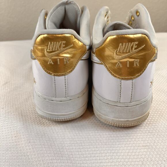 Athletic_Shoes